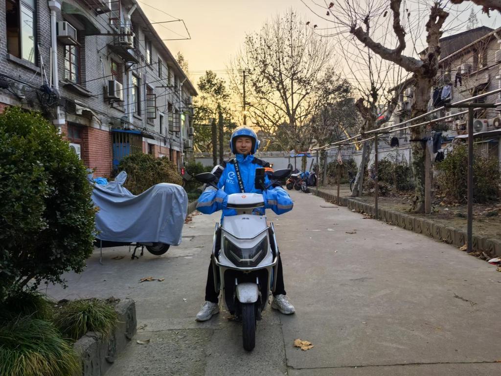 上海“拼搏車隊”騎手：欠賬本越來越薄了