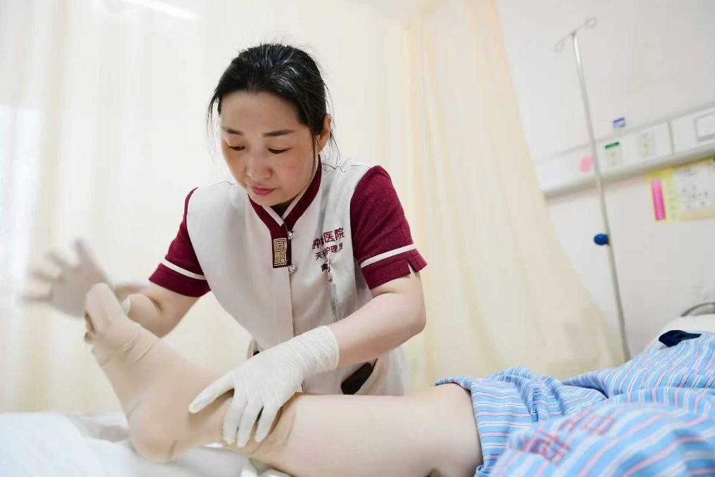 40个护理单元全覆盖 复旦肿瘤“免陪照护”筑起温暖 “医”靠