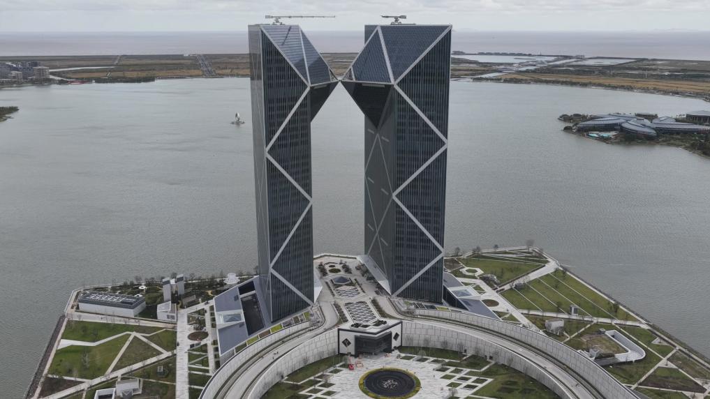 爱上海：临港新片区中银金融中心竣工