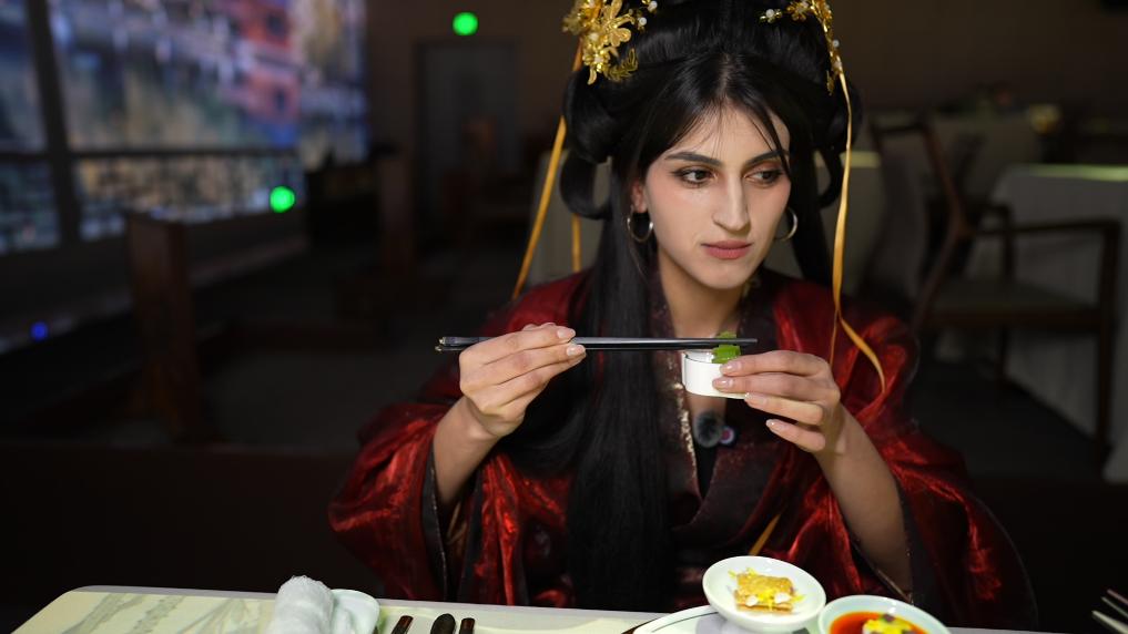 新华视点｜从“老外”到“老乡”，他们为何到中国过年？