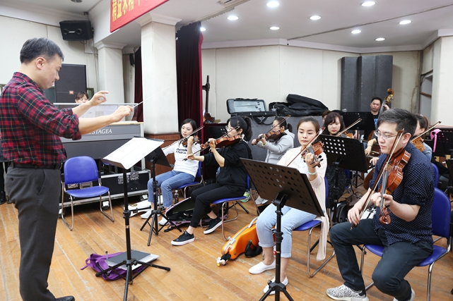 与城市同行，与时代同步：发展年轻一代爱好者
