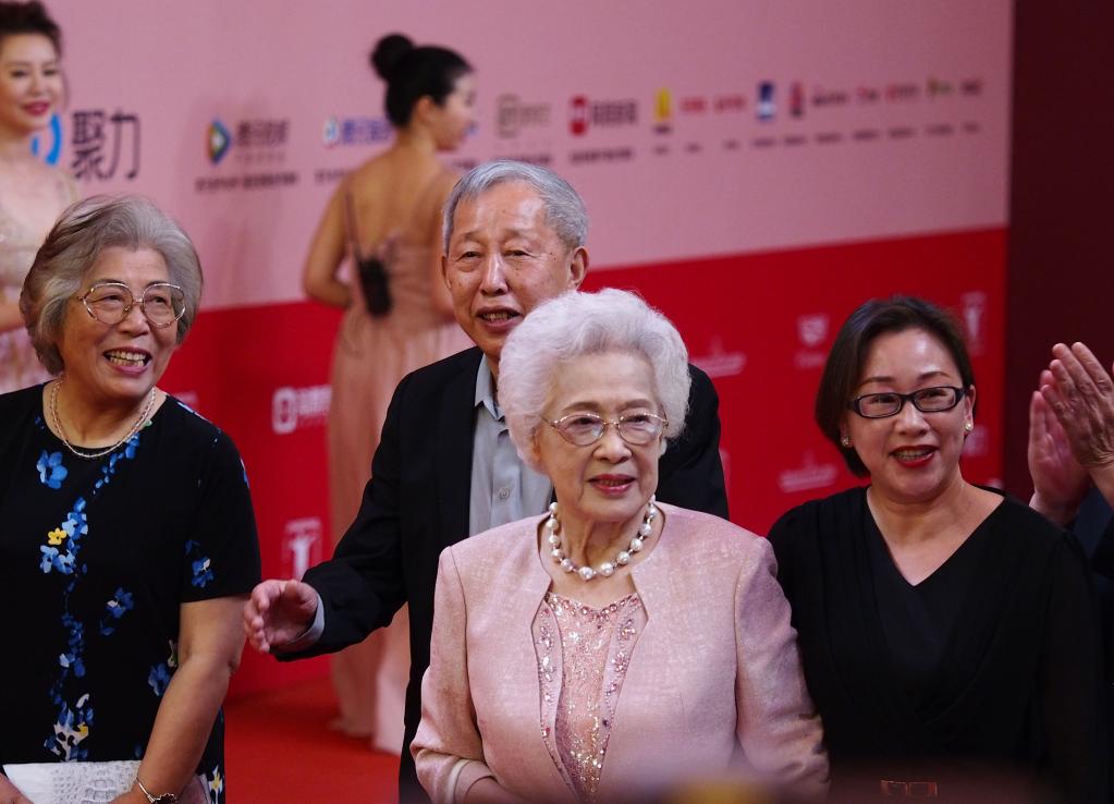 仁者壽 花芬芳——秦怡在上海迎來100周歲生日