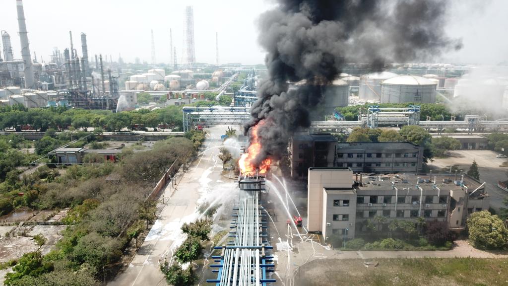 中石化上海石化火灾仍在救援 已成立事故调查组