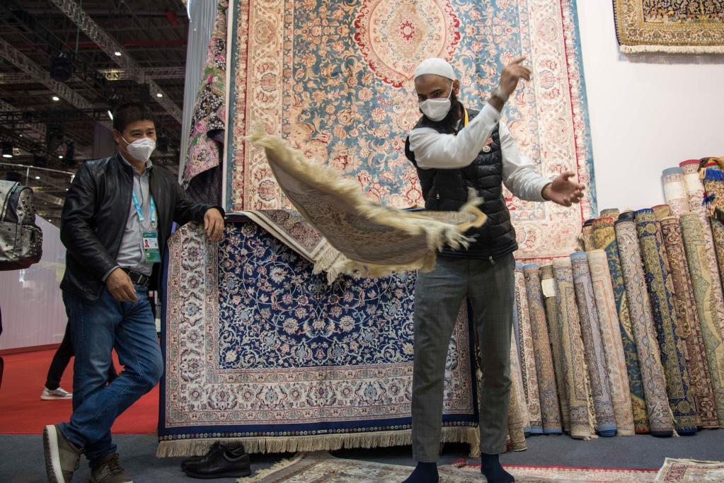 “中国是我最重要的市场”——印度手工地毯商伊姆兰的进博故事
